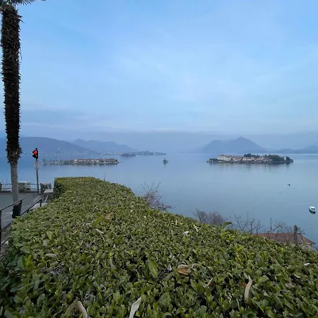 Vista Lago: Lakeside Garden Retreat With Borromean Islands View
