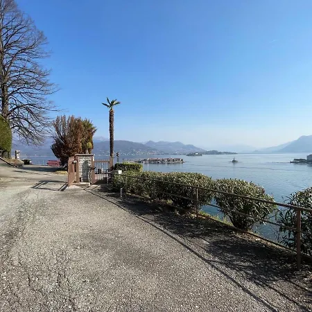 Apartment Vista Lago: Lakeside Garden Retreat With Borromean Islands View *