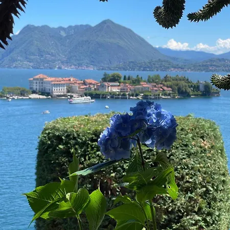 Apartment Vista Lago: Lakeside Garden Retreat With Borromean Islands View