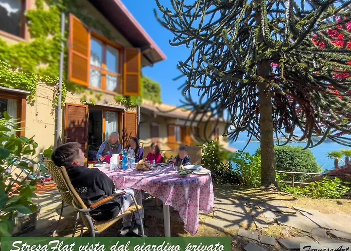 Vista Lago: Lakeside Garden Retreat With Borromean Islands View *