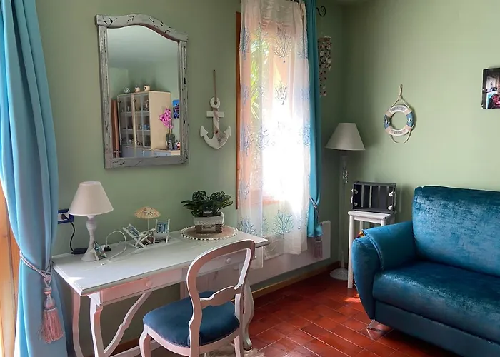 Vista Lago: Lakeside Garden Retreat With Borromean Islands View *