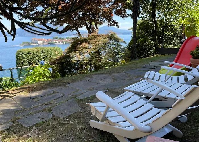 Vista Lago: Lakeside Garden Retreat With Borromean Islands View *