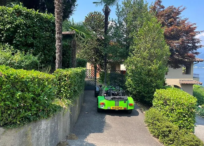 Vista Lago: Lakeside Garden Retreat With Borromean Islands View *