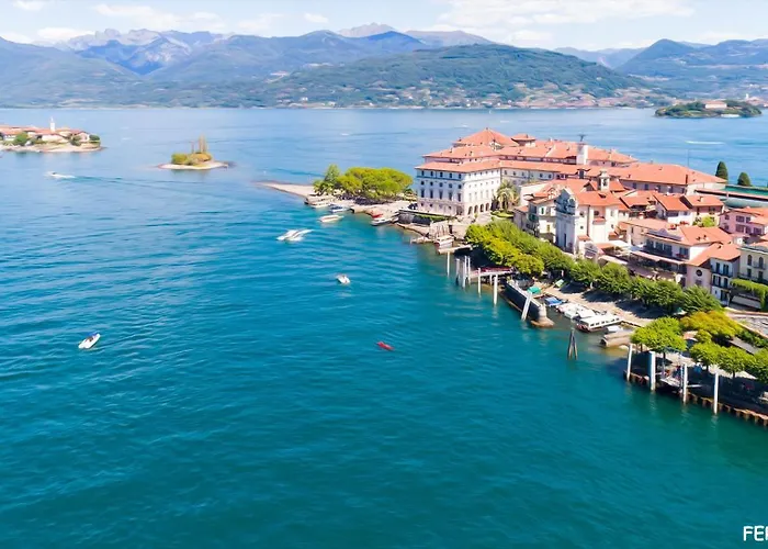 Vista Lago: Lakeside Garden Retreat With Borromean Islands View Stresa