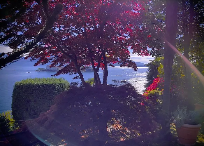 Vista Lago: Lakeside Garden Retreat With Borromean Islands View *
